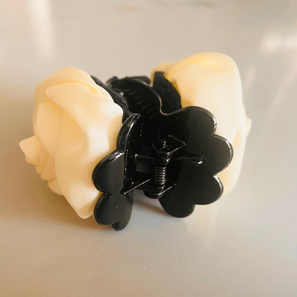 White Rose Ribbon Floral Clamp - Picture 2 of 5